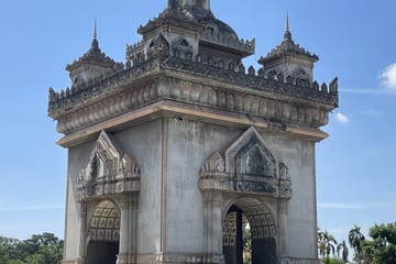 Vientiane city tour with Patuxay Monument visit