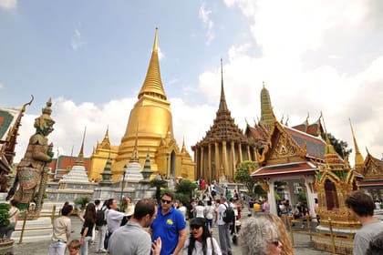 Exclusive Guided Tour: Grand Palace, Emerald Buddha & Reclining Buddha