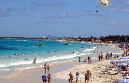 Explore Three Local Beaches in St. Maarten with Lunch