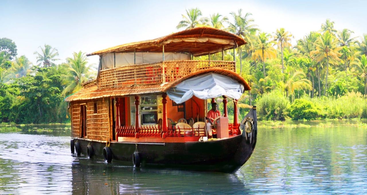 Classic Kerala - Tea Gardens To Backwaters & Beach! 10