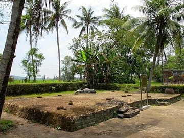 Visit sites of the My Lai massacre