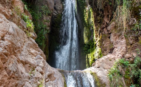 Private 2-Day Sacred Valley Tour: Waterfalls and Chinchero