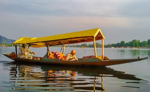 17-Day Cultural Tour of Agra, Gulmarg, and Kashmir