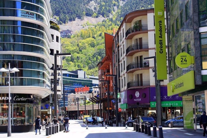 Andorra Private Tour: Sightseeing, Shopping & Traditional Lunch 8