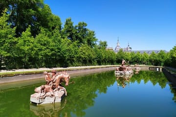 Private Guided Tour of La Granja de San Ildefonso Gardens and Palace