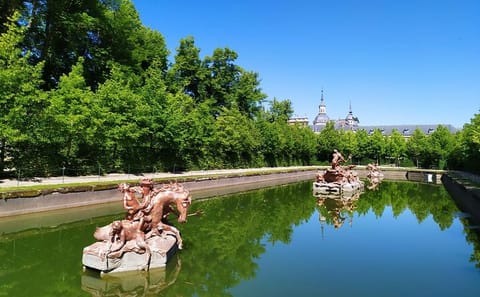 Private Guided Tour of La Granja de San Ildefonso Gardens and Palace