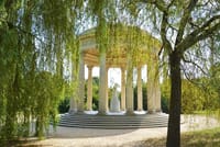 Audio Tour in Giverny and Versailles with Pick up and Drop off  10